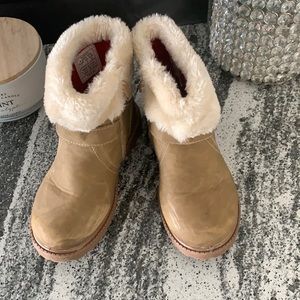 Children’s Rocawear Faux fur trim Booties sz 2